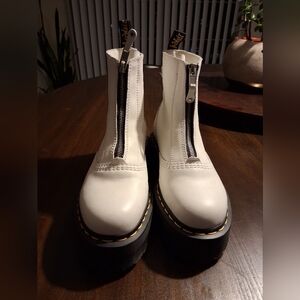 NEW! Dr. Martens White Leather Zip Platform Jetta Size 9/41